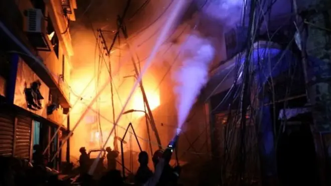 Пожежа спалахнула у житловому будинку, на першому поверсі якого був склад з хімікатами