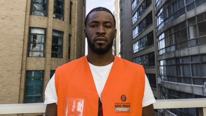 O estudante angolano Antonio Coteo, agente da prefeituradenise bet365 casaSP