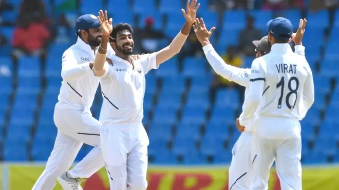 बुमराह ने शानदार गेंदबाज़ी करते हुए तीन विकेट लिए