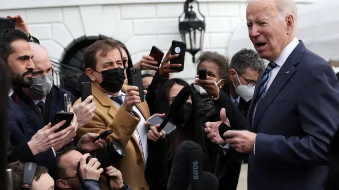 O presidente norte-americano Joe Biden fala à imprensa na Casa Branca sobre as possibilidadesgoias bets cadastrouma invasão russa