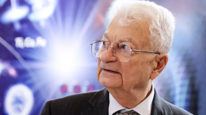 Con 85 años, Yuri Oganessian es director del Laboratorio Flerov de Reacciones Nucleares, el mismo instituto al que se unió hace más de seis décadas.