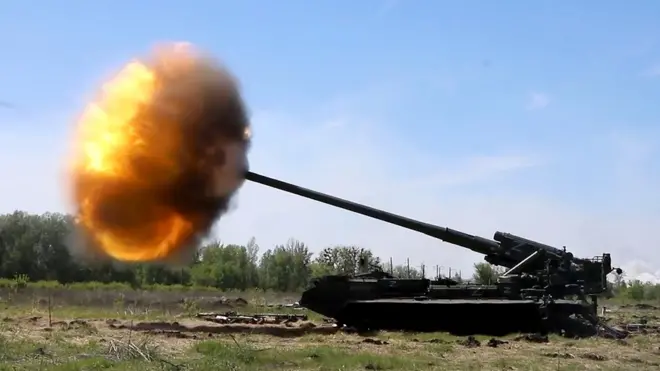 Тактический ядерные снаряды можно выстреливать из самоходных гаубиц, таких, как "Пион"