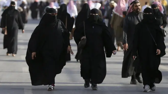 Abagore muri iki gihugu ntabwo bari bemerewe kujya mu mahanga badaherekejwe n'umuntu w'umugabo