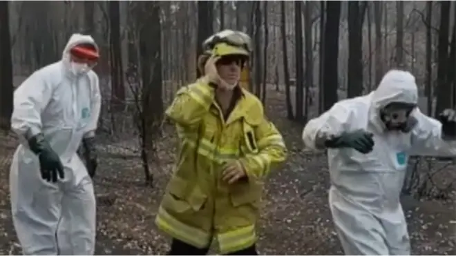三名澳大利亞救火隊員在一條Tiktok影片中跳舞