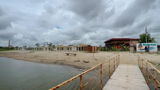 "Везде стреляют, уезжать небезопасно". Жизнь в Славянске