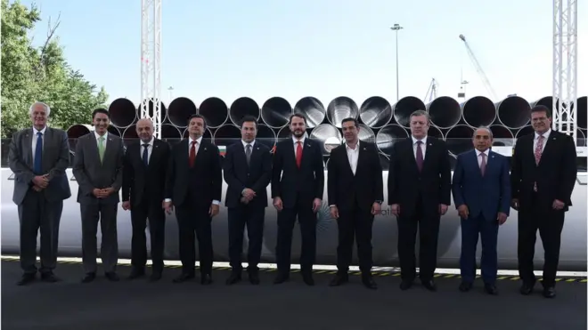 DESFA-nın ARDNŞ-a satışı baş tutmasa da, Yunanıstan, Azərbaycan, Türkiyə, Gürcüstan, Albaniya və Avropa İttifaqı ilə Trans Adriatik Boru layihəsində mühüm rol oyanayacaq.