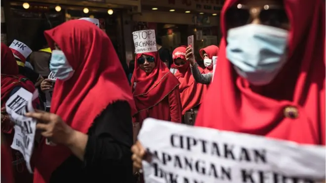 Para buruh migran asal Indonesia berpartisipasi dalam pawai Hari Buruh di Hong Kong, pada 2018 lalu.