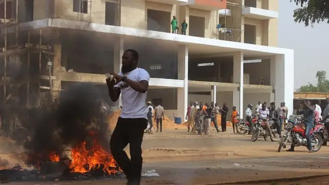 Niamey, la capitale nigérienne a en effet été secouée ce dimanche par de violents heurts entre la police et des manifestants qui, à l'appel de ACTICE-Niger, une structure de la société civile, manifestaient pour dire non à la loi des finance 2018, jugée ''antisociale'',