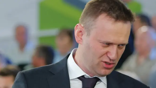 В обращении на имя российского руководства Алексей Навальный заявил, что имеет и политическое, и юридическое право участвовать в выборах