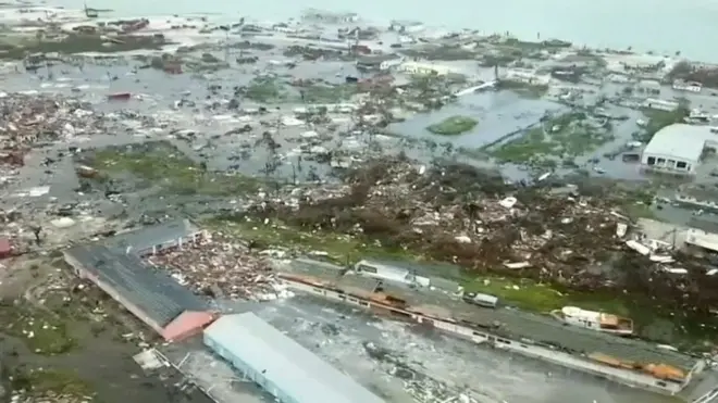 Vista aérea de los daños en Bahamas causados por Dorian
