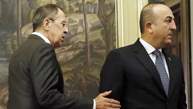 Міністр закордонних справ Росії Сергій Лавров (ліворуч) і міністр закордонних справ Туреччини Мевлют Чавушоглу