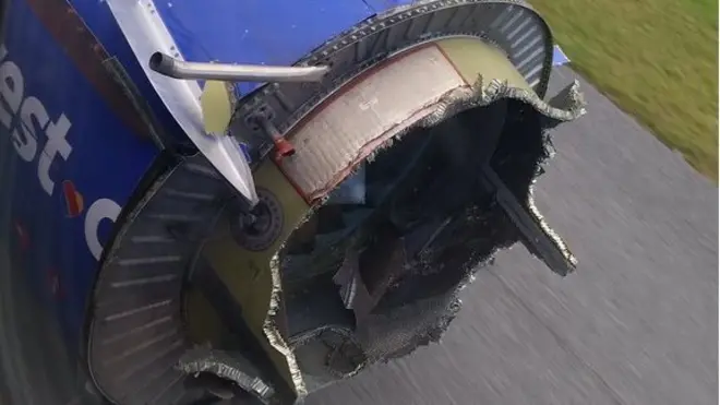 Пользователь "Твиттера" @smillerddd3 разместил фотографию одного из двигателей самолета