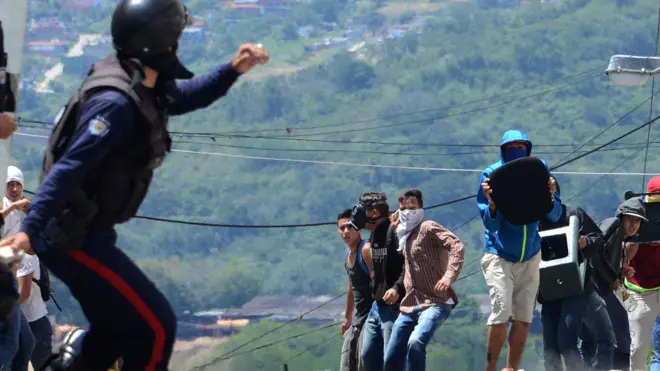 A member of the riot police throws a tear gas bomb during a protest by students opponent to Nicolas Maduro"s government in San Cristobal, state of Tachira, Venezuela on October 24, 2016