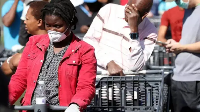 Dans de nombreux pays, les hommes sont plus que les femmes sujets au tabagisme - ce qui a un impact sur la santé de leurs poumons.