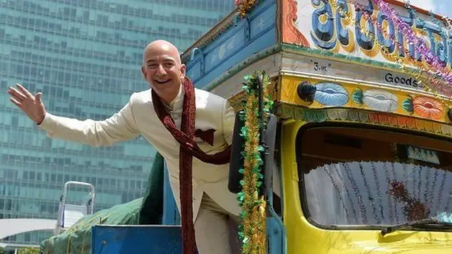 એમેઝોનના ચીફ એક્ઝિક્યુટિવ જેફ બેઝોસ 2014માં ભારતની મુલાકાતે આવ્યા હતા એ વખતનો ફોટોગ્રાફ