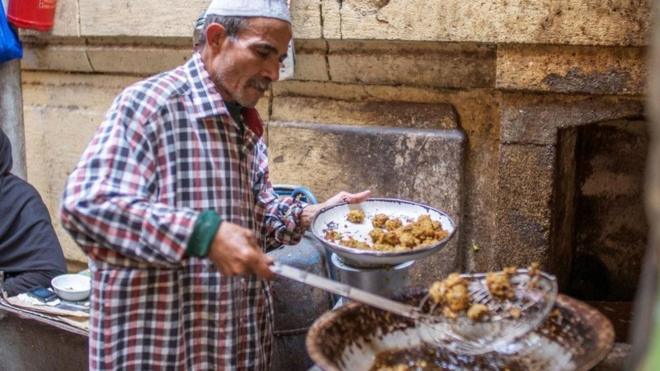尽管黎巴嫩、巴勒斯坦、以色列和叙利亚都声称创造了沙拉三明治，但大多数历史学家都认为它可能来自埃及