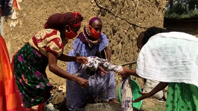 ኣብ መቐለ: ብወለንታአን ዝተወደባ ተስፋህይወት ማሕበር ኤች ኣይቪ ፖዘቲቭ ደቀንስትዮ ትግራይ: ለበዳ ኮሮናቫይረስ ተደረቢ ፅልዋ ከምዘሕደረለን ይገልፃ::