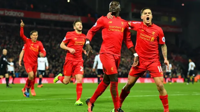 Sadio Mane ghi cả hai bàn cho Liverpool