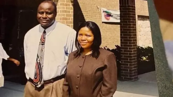 Aworan Dokita Okigbo ati iyawo re