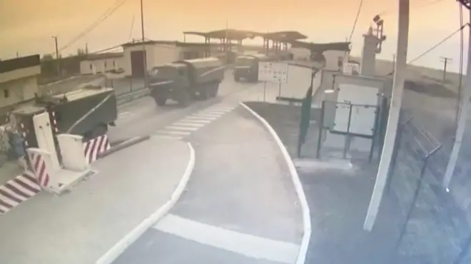 الروس يعبرون الحدود