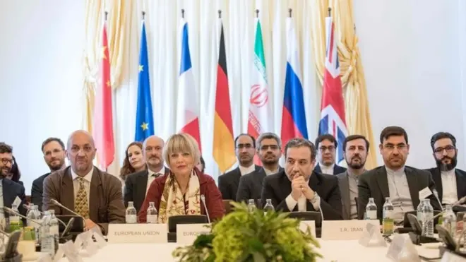 عراقچی و اشمید