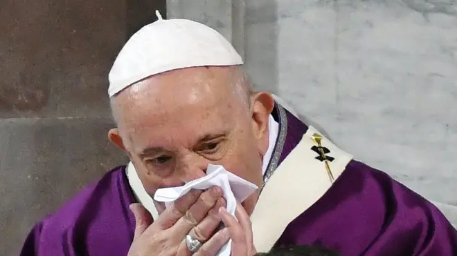 Papa Francesco'nun, geçen hafta kuru öksürük ve burun akıntısı sorunları yaşadığı görülmüş, Vatikan Papa'nın hafif bir soğuk algınlığı geçrdiğini söylemişti.
