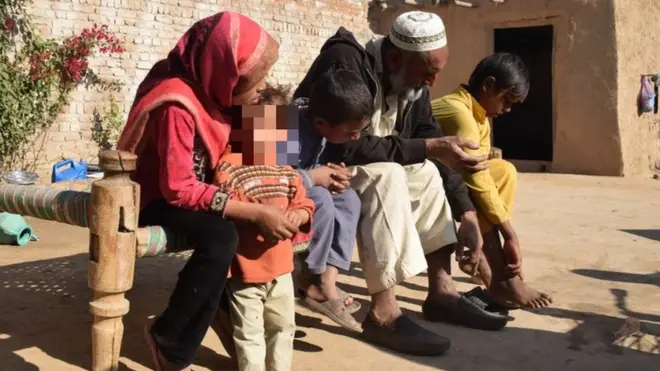 ہدایت خان کا گھر جس میں وہ اپنے بچوں کے ہمرا ہ موجود ہے