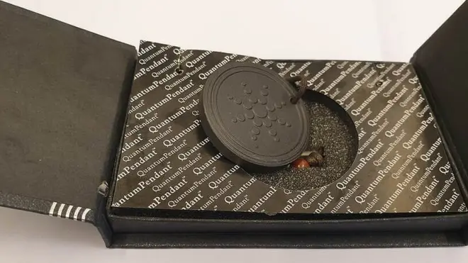 Квантни привезак у кутији