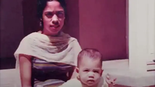 Kamala Harris ari kumwe na nyina wiwe Shyamala Gopalan