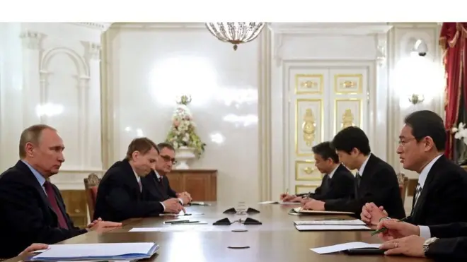 Putin ayaa sheegay in uu sii hagaagay calaaqaadka ay Japan la leeyihiin