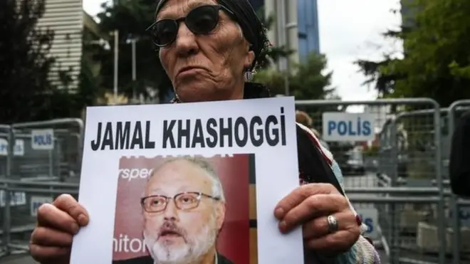 جمال خاشقجی کی بازیابی کے لیے ترکی کے شہر استنبول میں بدھ کو سعودی قونصل خانے کے باہر مظاہرہ ہوا