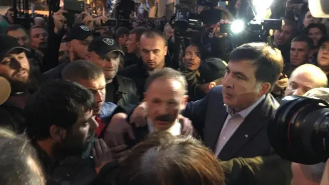 По допомогу до депутата Барни прийшов Міхеїл Саакашвілі