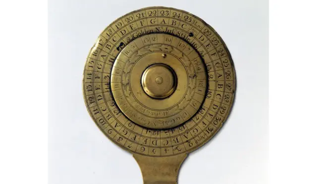 یک تقویم بلندمدت برنجی که برای تعیین روز عید پاک در تقویمهای ژولینی و گریگوری استفاده میشد