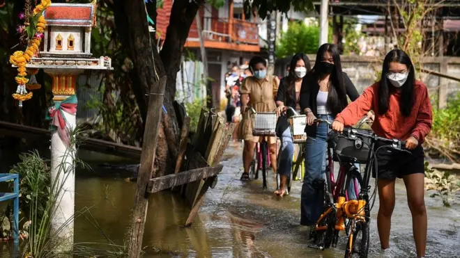 Los científicos dicen que eventos meteorológicos extremos como las inundaciones serán más frecuentes por el cambio climático.