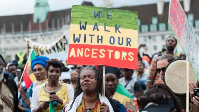 قالت الغارديان "لا يمكن لأي تعازي أن تعوض عن الإهانة التي عانى منها من لم يتم تذكره".