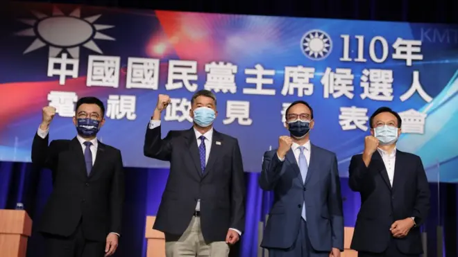 此次四位參選人分別是朱立倫、江啟臣、張亞中與卓伯源。新任主席將在9月25日由國民黨黨員投票選出。