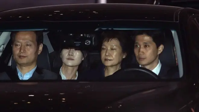 Cựu Tổng thống Nam Hàn Park Geun-hye bị đưa đến nhà tù phía nam Seoul