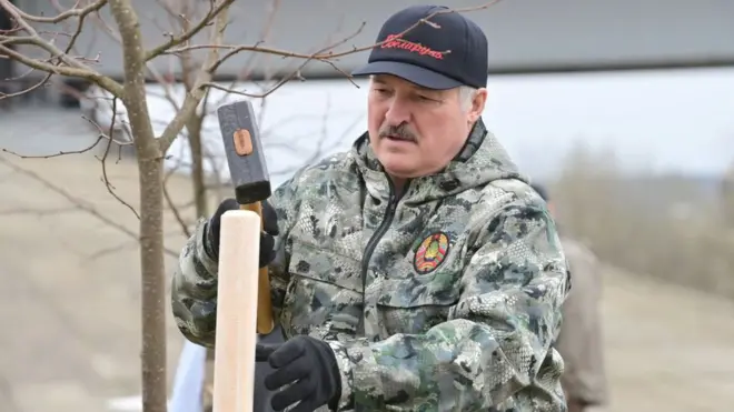 Про переворот, який нібито планували проти нього, Лукашенко розповів наприкінці суботника