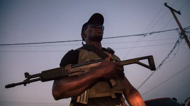 Many pipo don die for di Anglophone crisis and many don run comot dia house