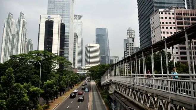 Beberapa yang menjadi kriteria dalam analisis lokasi ibu kota baru termasuk soal faktor bencana, lingkungan, pertahanan keamanan, politik, ekonomi dan keuangan.