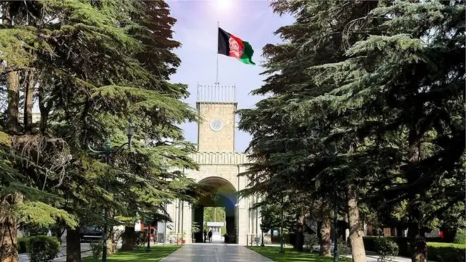 اداره امور، نهادی است که رابطه ریاست جمهوری افغانستان را با تمام ساختارهای دولت این کشور تنظیم می‌کند و نقش عمده در تامین ارتباط رئیس جمهوری با مردم دارد