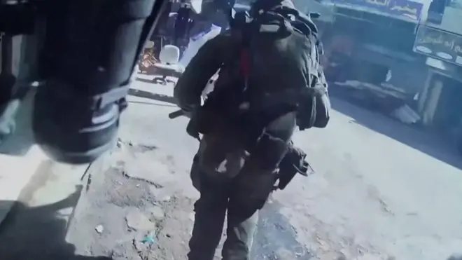 شهد قطاع غزة تبادل عمليات قصف بين إسرائيل وفصائل فلسطينية مسلحة، وذلك غداة عملية عسكرية خاصة شنها الجيش الإسرائيلي في مدينة نابلس بالضفة الغربية المحتلة.