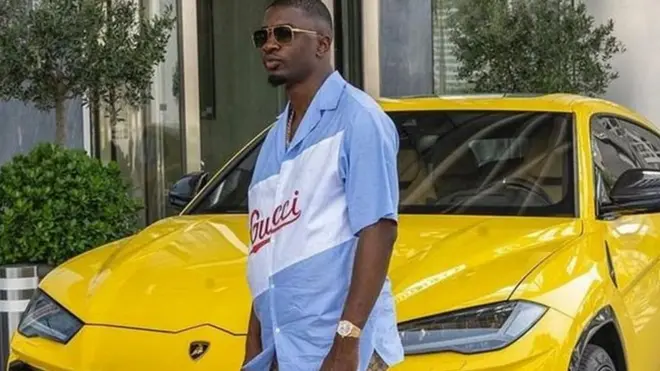 Olalekan Jacob Ponle anafahamika kwa jina "mrwoodbery" katika mtandao wa Instagram