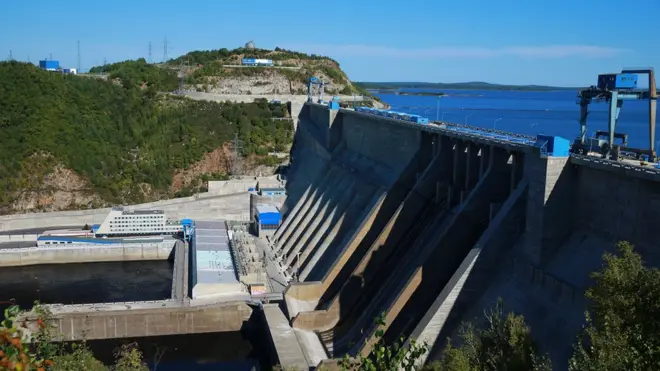 По данным МЧС, авария произошла из-за перегрузки электросетей на Бурейской ГЭС