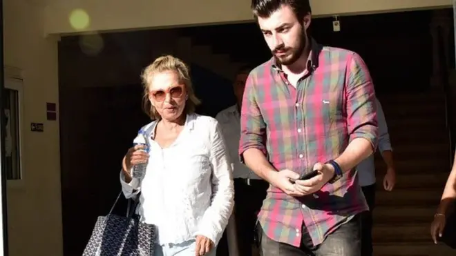 Ilıcak'ın yerinin araçla seyahat halindeyken tespit edildiği bildirildi.