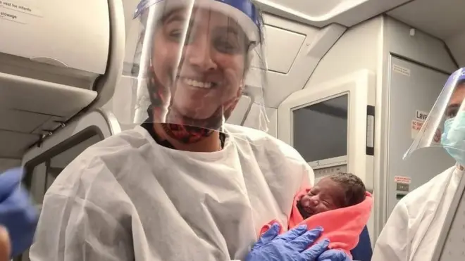 విమానంలో ప్రసవం