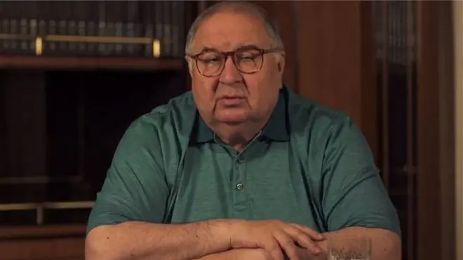 Усмонов Навальнийни "айтган сўзларига жавоб беролмаслик"да айблаган.