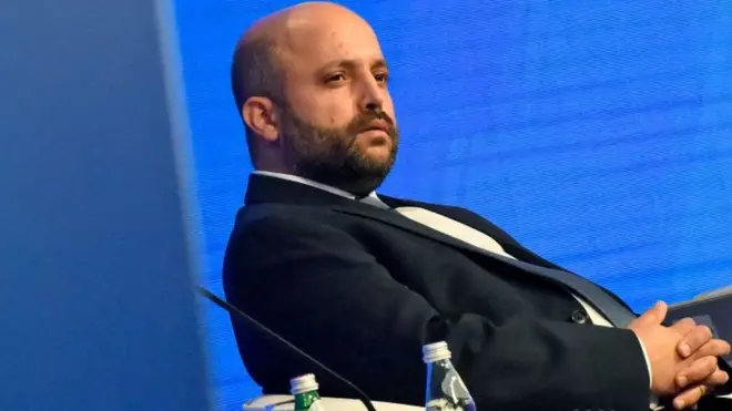 ایال هولاتا