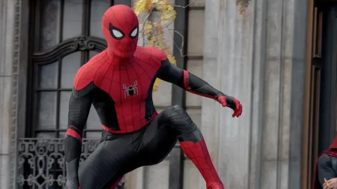 Spajdermen: Nema puta kući povezuje prethodne filmove iz tog serijala