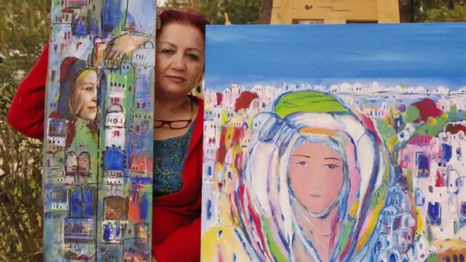 الرسم أصبح ملاذ حريب لبث حزنها. وتظهر وجوه الأمهات حزينة لتعبر عما بداخلها